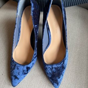 New heels 4’’ in blue velvet size 8.5